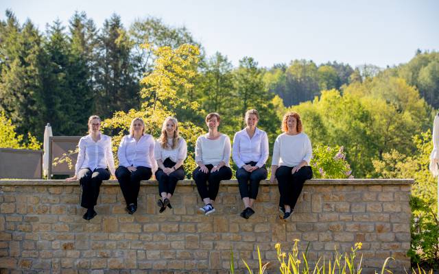 Rezeptionsteam im Pfalzblick Wald Spa Resort