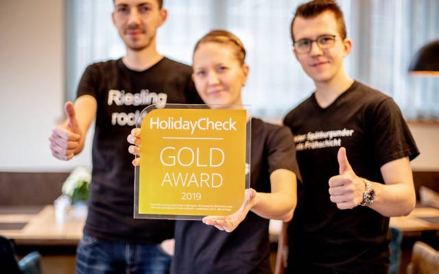 Das Team freut sich über den Gold Award 2019