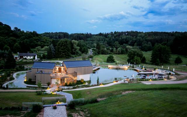 Hotelanlage Saunahaus mit Naturbadeteich