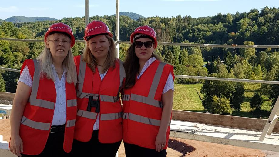 Inzwischen sind die Dachdecker und Zimmermänner eingetroffen Symbolfoto