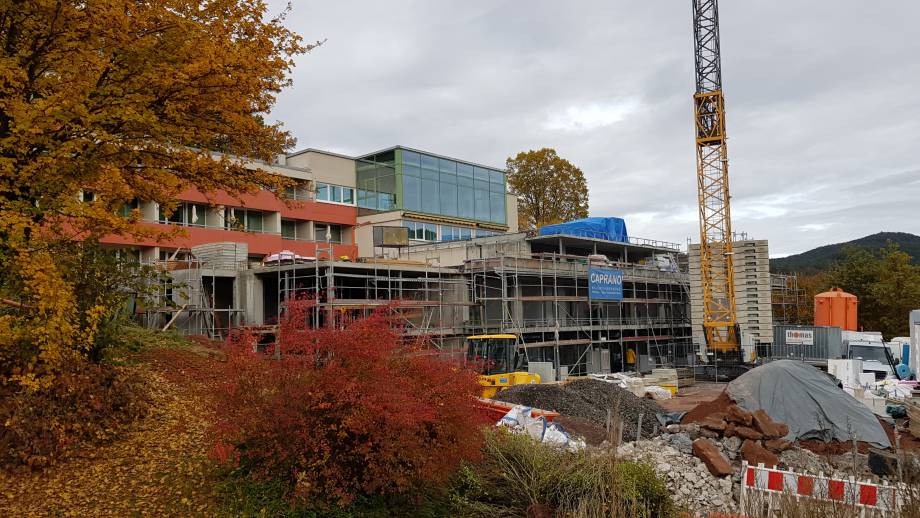 Baustelle mit Blick ins Grüne! Symbolfoto