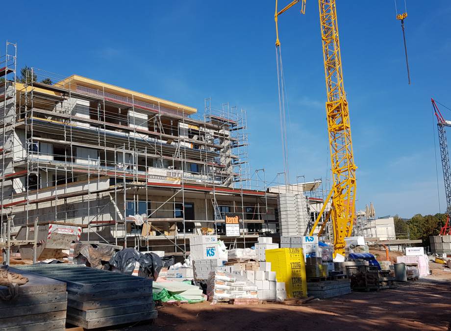 Ideales Bauwetter - heute wieder 13 Firmen auf der Baustelle Symbolfoto