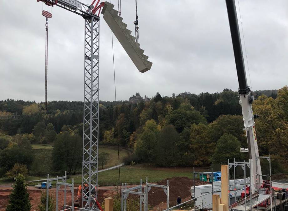 5 Kräne im Einsatz - Pfalzblick modernisiert im Eiltempo Symbolfoto