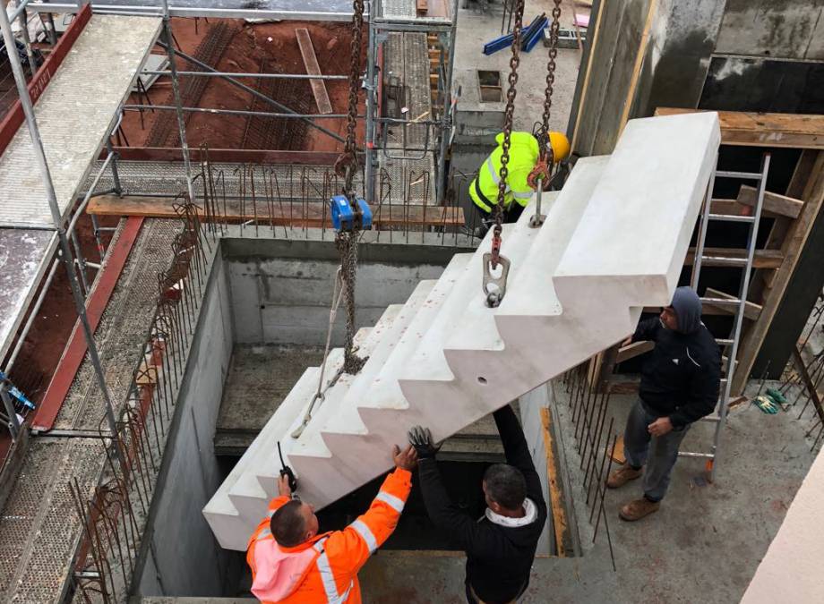 5 Kräne im Einsatz - Pfalzblick modernisiert im Eiltempo Symbolfoto