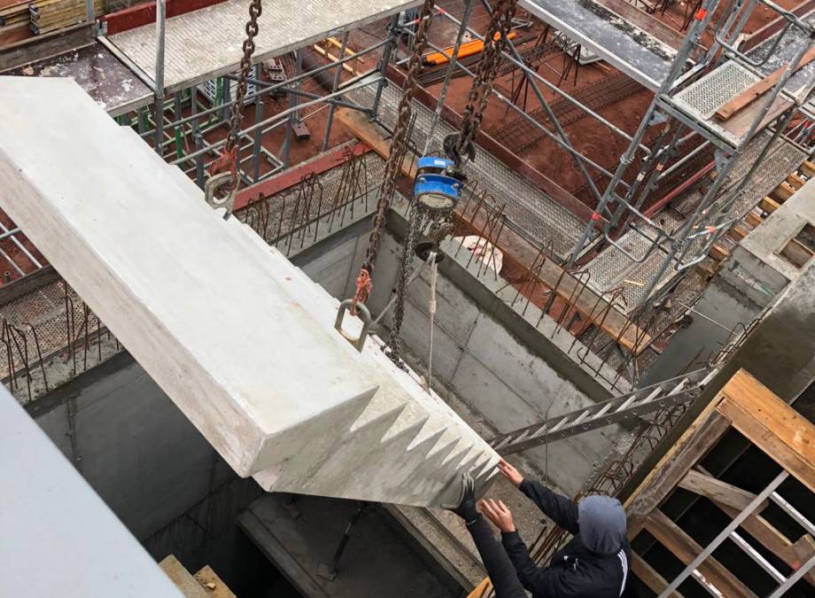 5 Kräne im Einsatz - Pfalzblick modernisiert im Eiltempo Symbolfoto