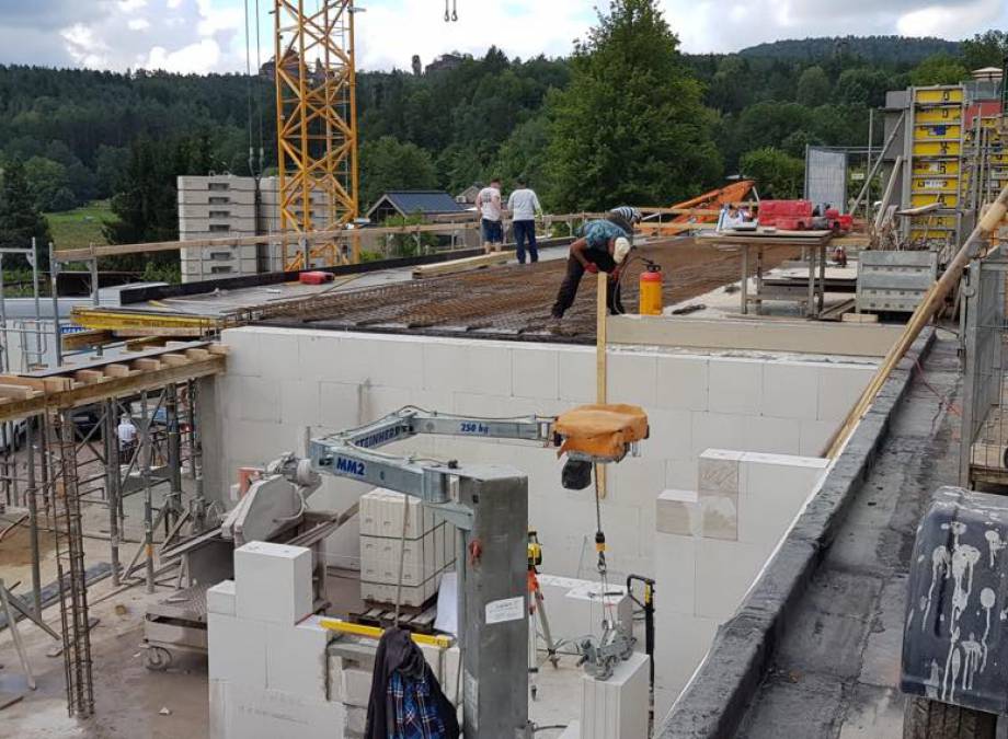 Baustelle aktuell: Sicherheit geht vor! Symbolfoto