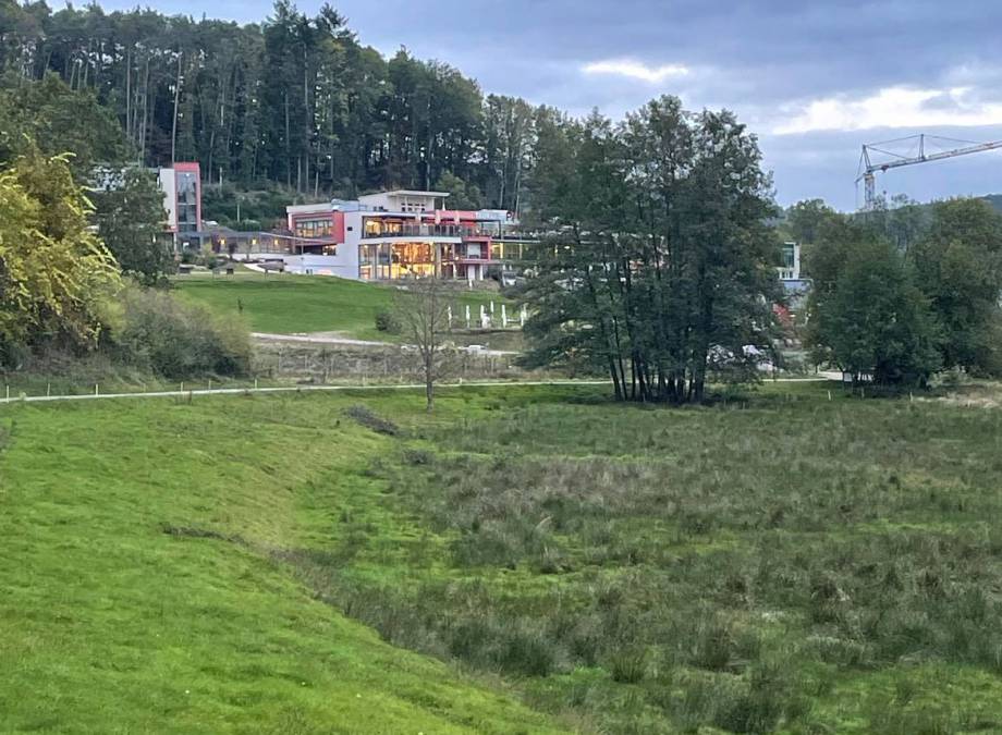 Baustelle mit Blick ins Grüne! Symbolfoto