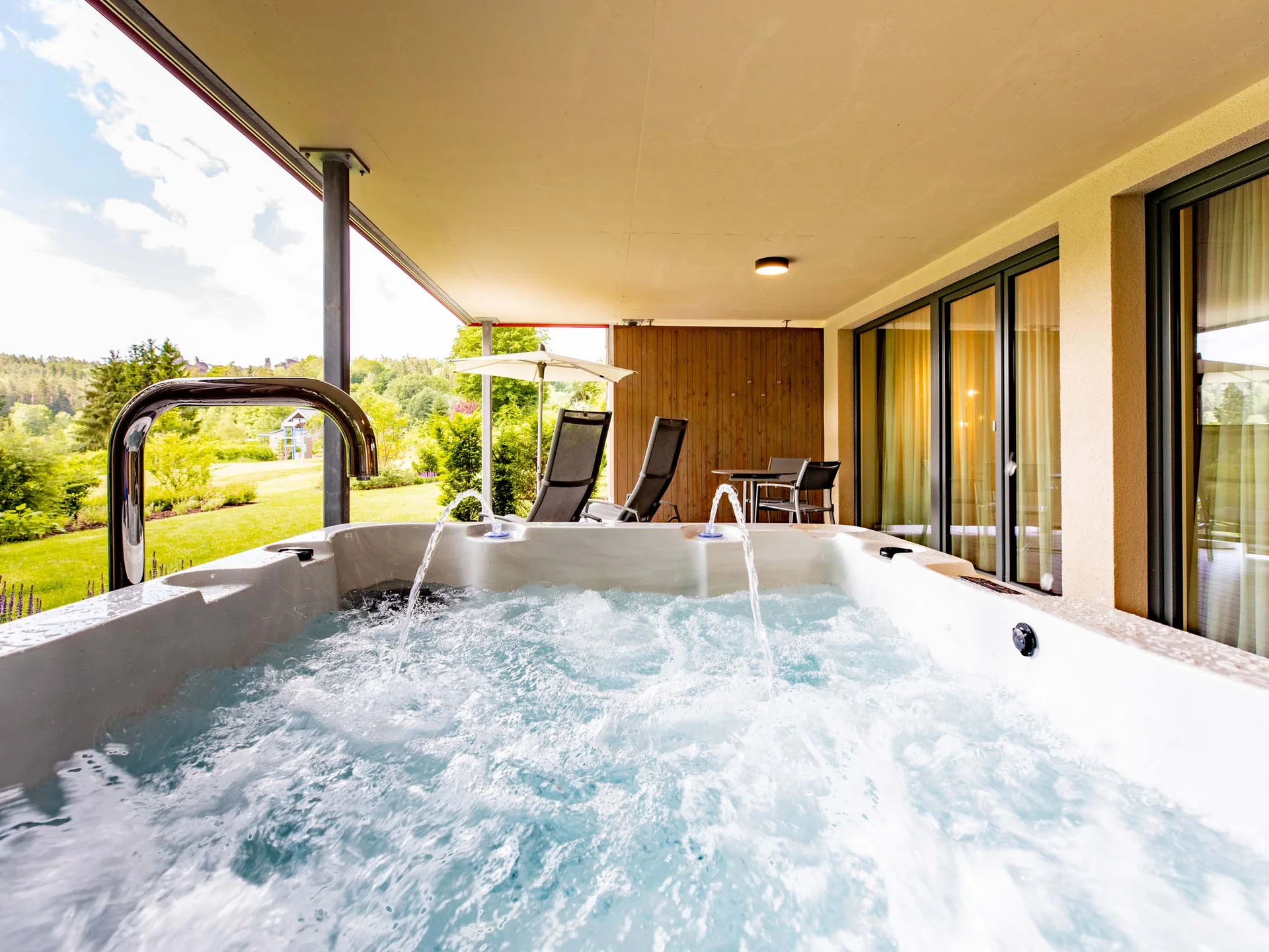 Ihre Private Spa Suite mit Whirlpool und Sauna in Dahn