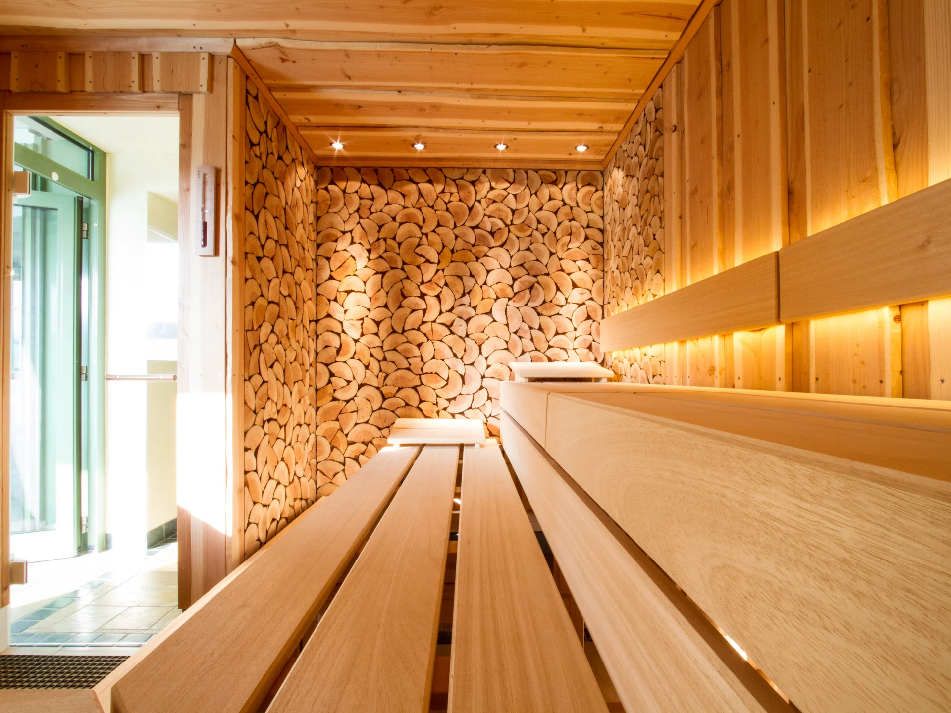 Dampf, Duft, Dahn: Sauna-Erlebnis mit Naturblick