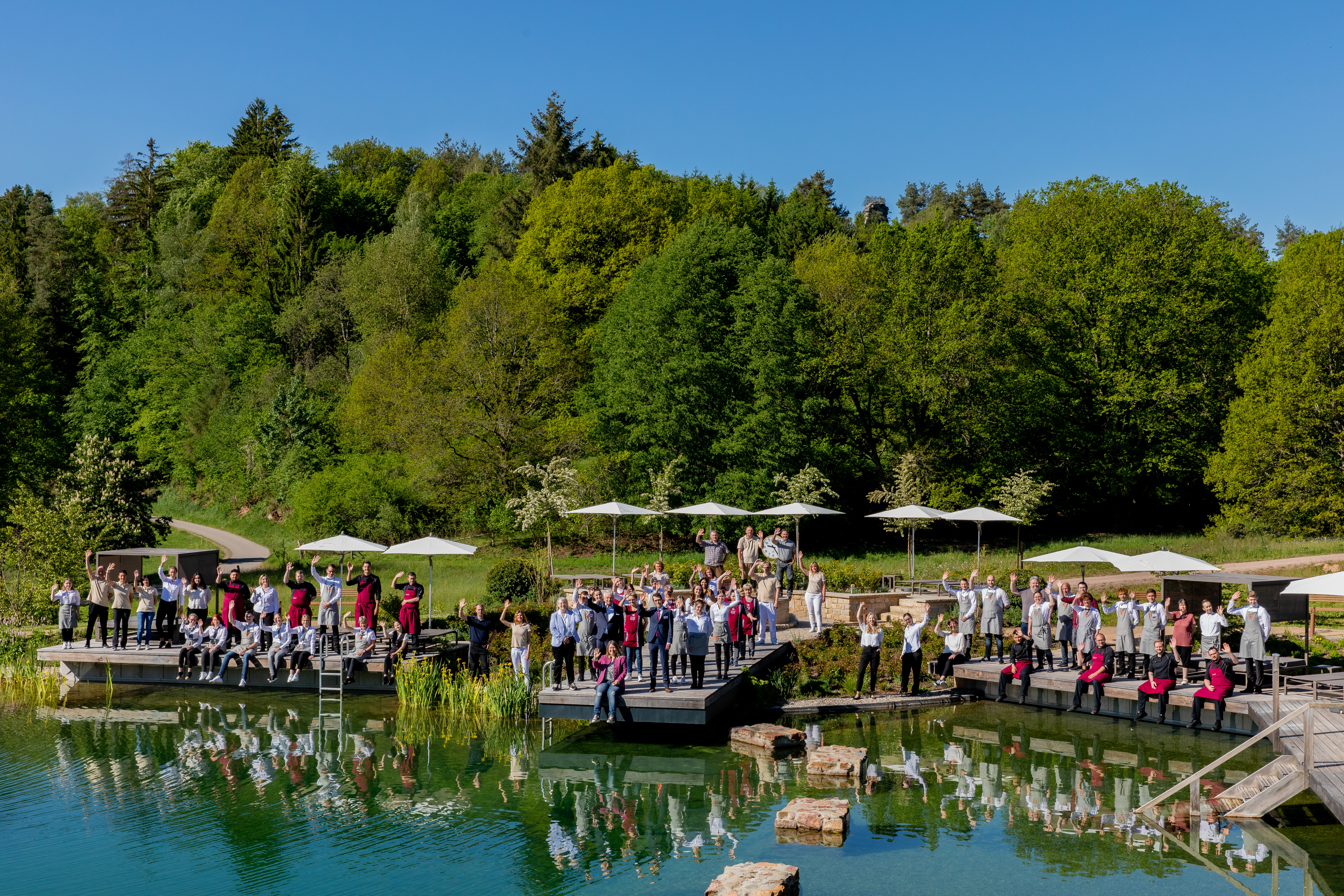 Team Pfalzblick Gruppenfoto am Schwimmteich